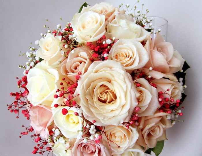 Bouquet of Roses and Baby's Breath