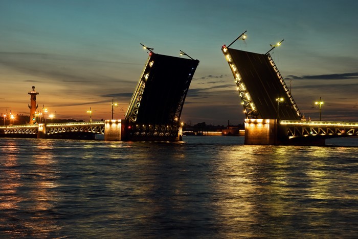 4K Russia St. Petersburg Bridges at Night