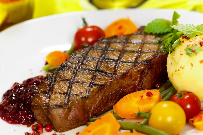 Steak with vegetables and mashed potatoes