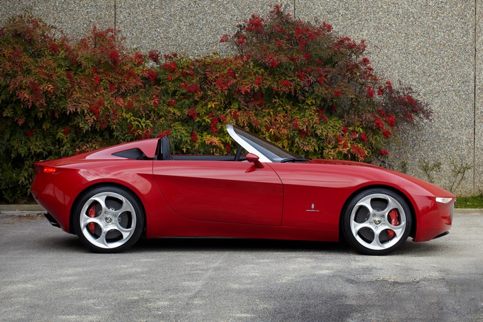 Red Alfa Romeo Duettottanta Cabriolet by Pininfarina