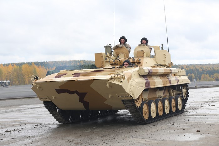 BMP-3 IFV with crew in desert camouflage