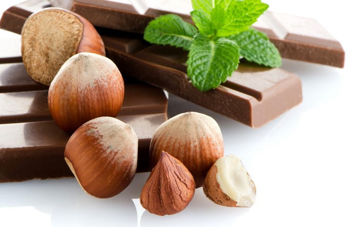 Chocolate bars with hazelnuts and mint