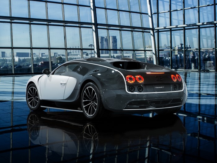 4K Bugatti Veyron 16.4 Vivere (Mansory) back view