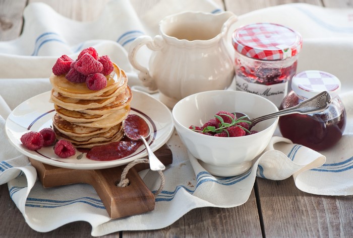 Pancakes with raspberries and jam
