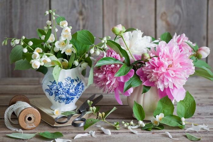 4K Peonies and Jasmine in Vases