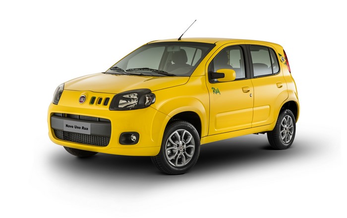 Yellow Fiat Uno Rua car