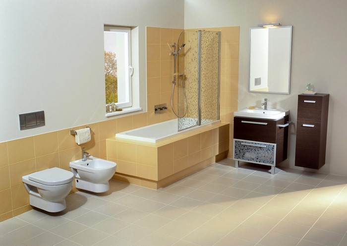 Modern Bathroom with Bathtub, Sink, and Toilet