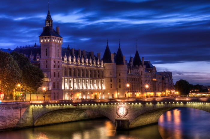 4K Paris France Conciergerie and Pont au Change at Night