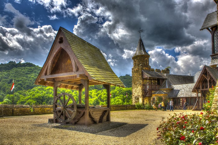 Reichsburg Cochem Castle courtyard with well