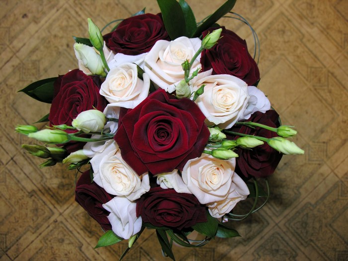 Bouquet of red and white roses with buds