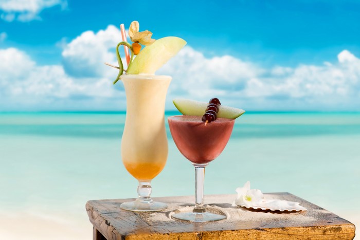 4K Cocktails on a Beach