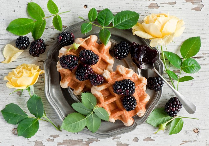 4K Waffles with Blackberries and Roses