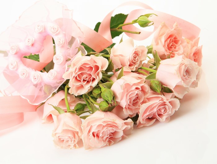 Pink Roses Bouquet with Heart Decoration