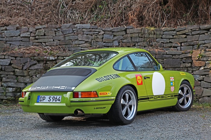 Green Porsche 911 964 DP Motorsport