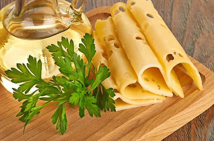 Cheese slices with parsley and oil