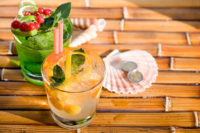 Two refreshing cocktails with fruit and mint