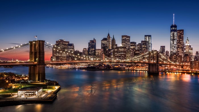 4K New York City Skyline and Brooklyn Bridge at Night