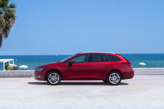Red Seat Leon ST 4Drive on Coast