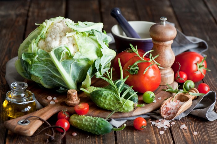 4K Vegetables: Cauliflower, Tomatoes, Cucumbers, and Seasonings