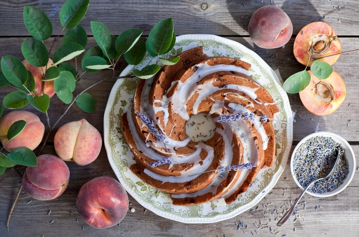Bundt cake with peaches and lavender