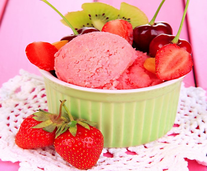 Strawberry ice cream with fresh fruits