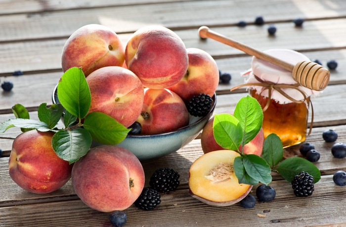 4K Fruit: Peaches, Honey, and Blackberries