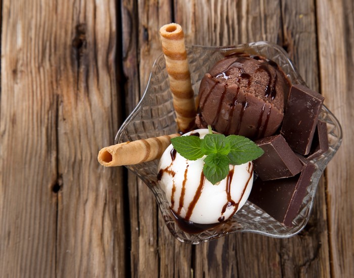 Chocolate and vanilla ice cream with chocolate chunks and wafer rolls
