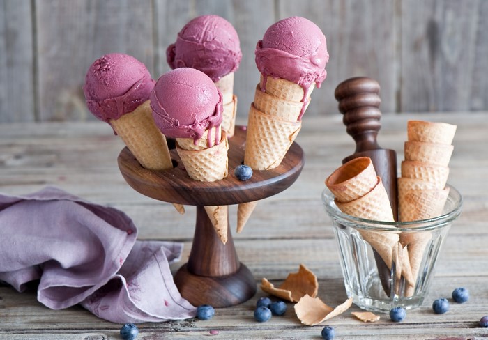 Blueberry ice cream cones in a wooden holder