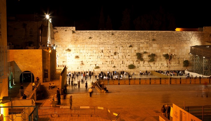 4K Night view of the Western Wall in Jerusalem, Israel