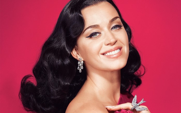 Katy Perry with vintage hairstyle and makeup