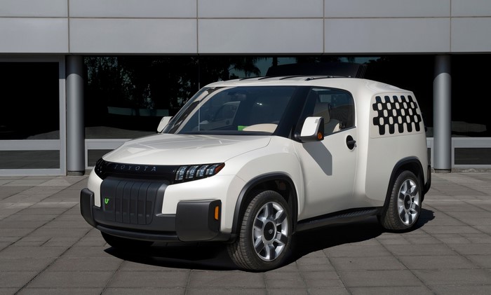 White Toyota U-squared Urban Utility concept car