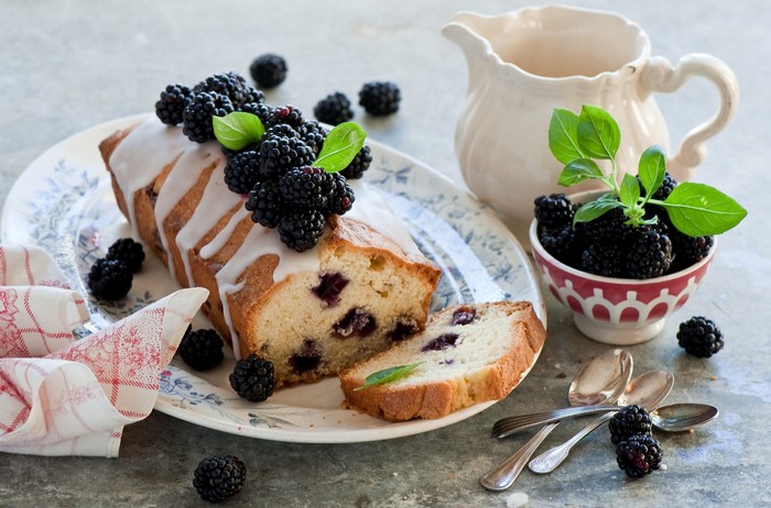 Blackberry pound cake with icing and fresh berries