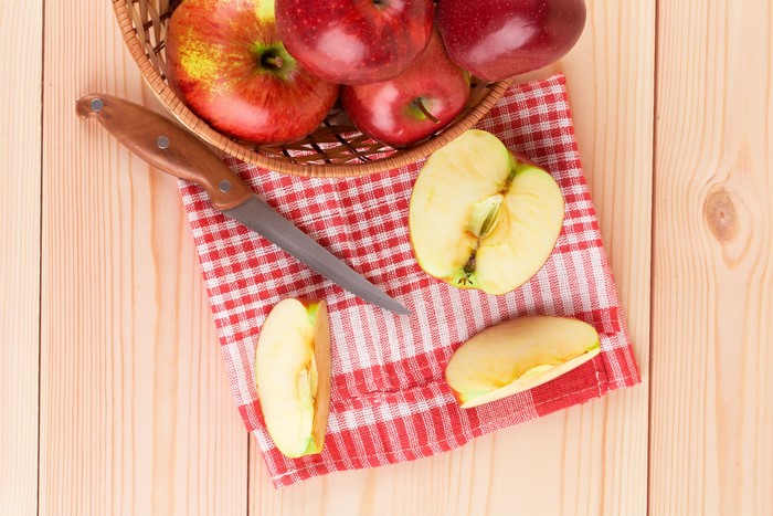 Apples and Knife