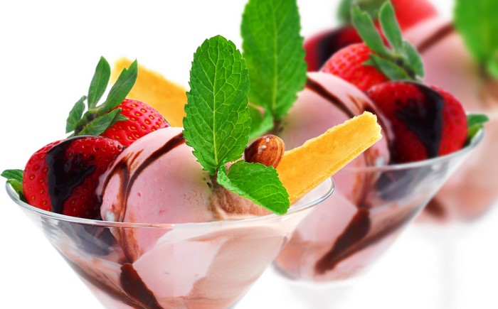 Strawberry ice cream sundae with chocolate syrup and mint