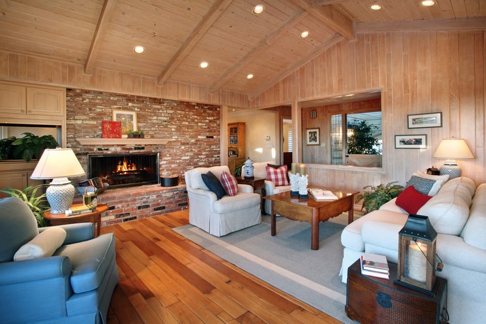 Living room with fireplace and sofa