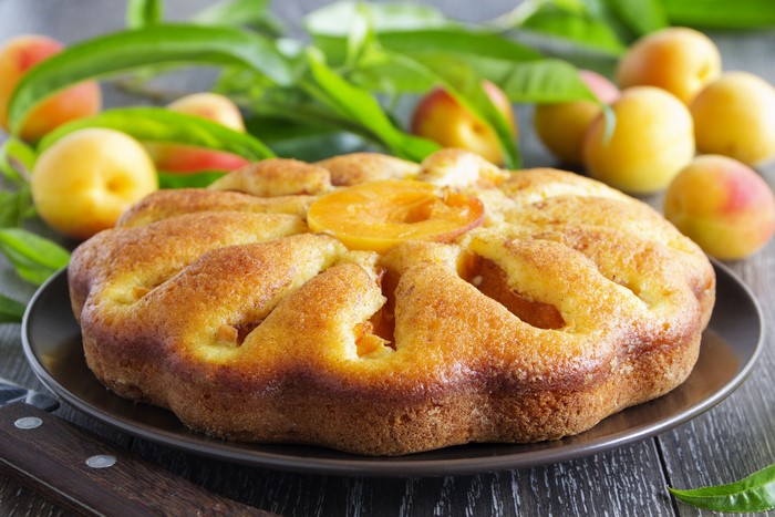 Peach cake with fresh peaches and leaves