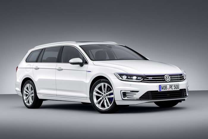 White Volkswagen Passat GTE SW