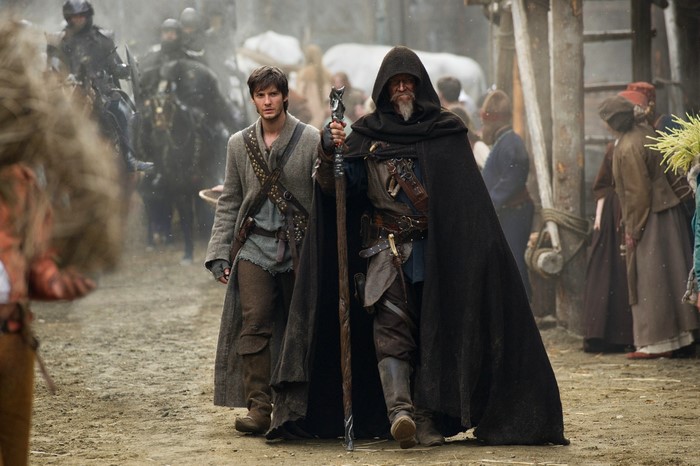 4K Seventh Son men with cloak and mage staff