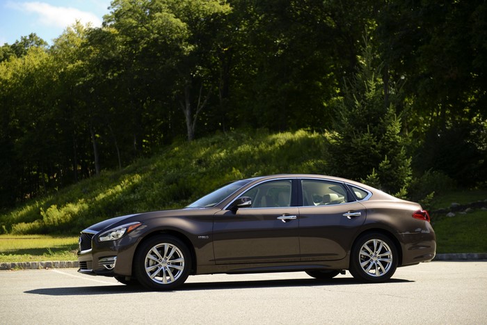 2015 Infiniti Q70 Hybrid sedan