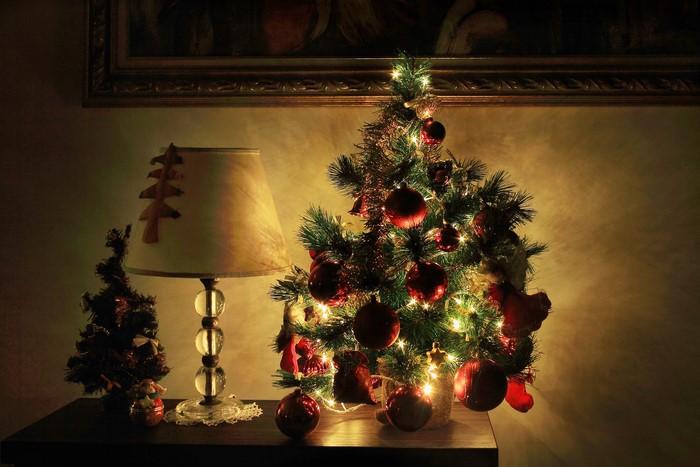 Christmas tree with ornaments and lamp
