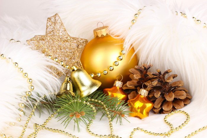 Christmas ornaments with pine cones and fur
