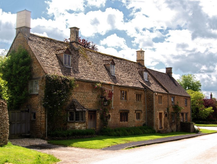 Stone Houses with Slate Roofs in Cherington, England