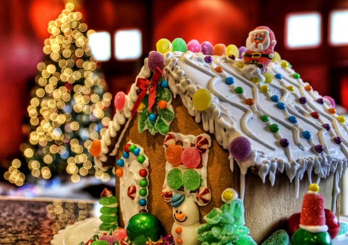4K Christmas Gingerbread House with Tree