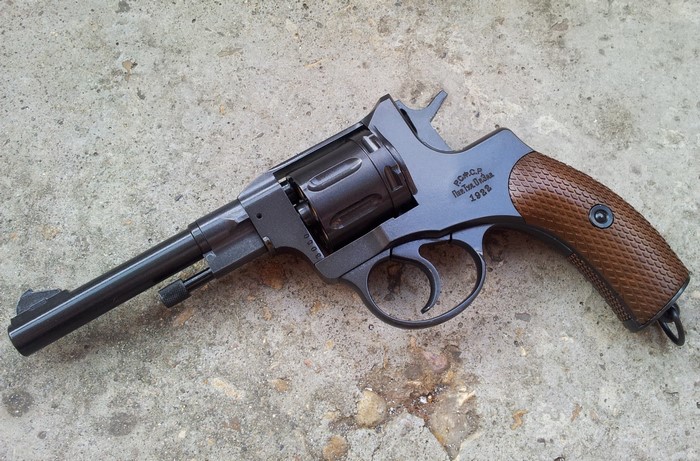 Nagant M1895 Revolver