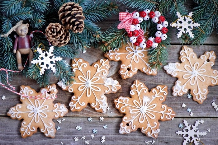 Christmas gingerbread cookies and pine cones on branches