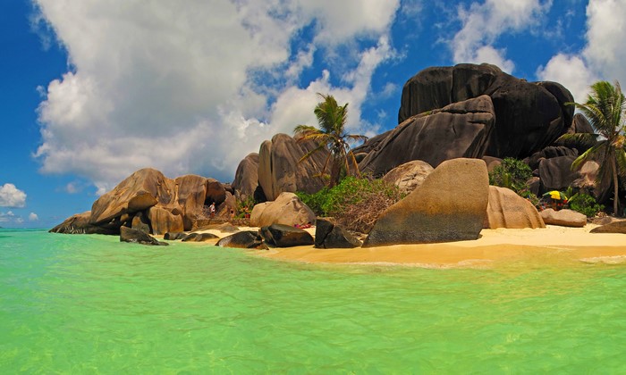 4K La Digue Coast Sea Stones Sky Scenery
