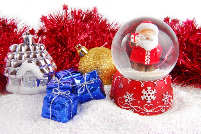 Christmas Decorations: Snow Globe, Gifts, and Ornaments