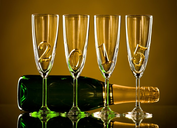 Champagne glasses with 2015 and bottle