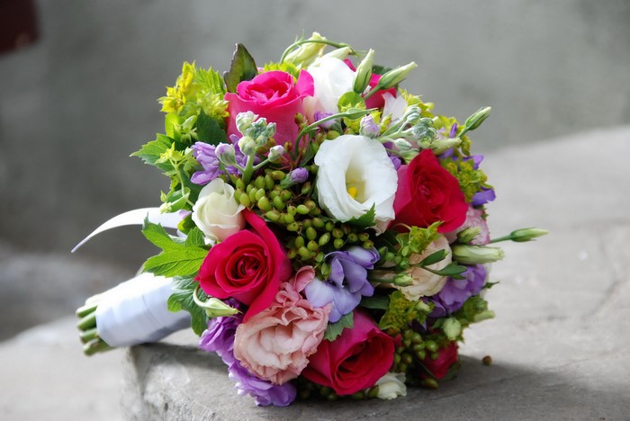 Bouquet of Roses and Eustoma flowers