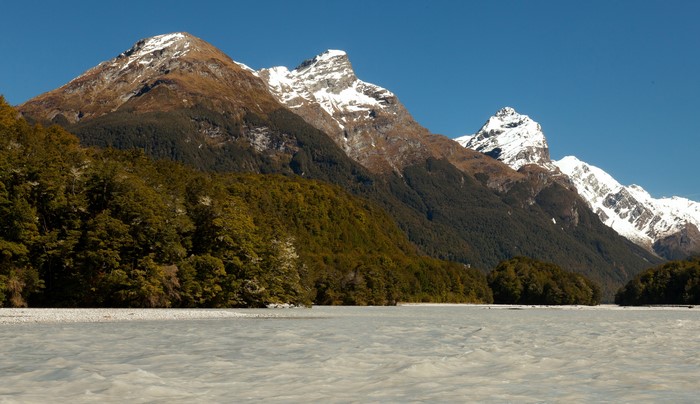 4K Mountains and Lake in New Zealand